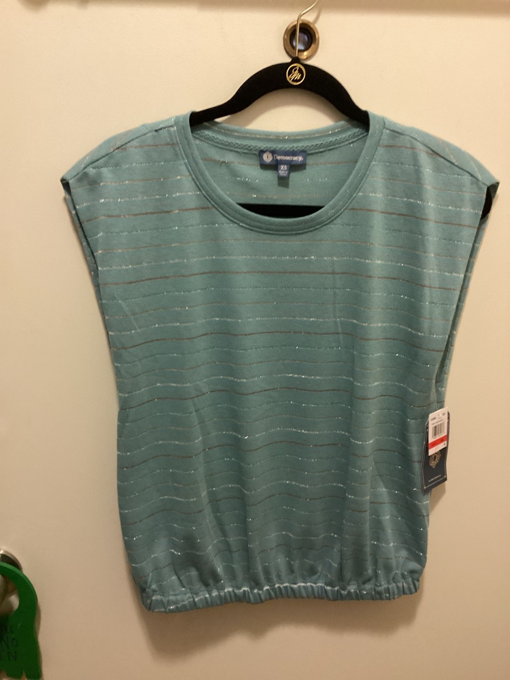 Democracy Top Size XS. NWT